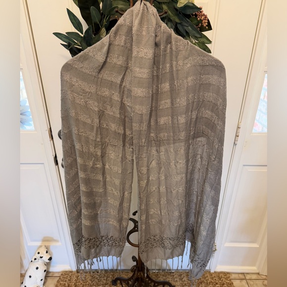Minimalist Gray & Silver Stripe Lightweight Scarf with Fringe OS - Picture 4 of 7